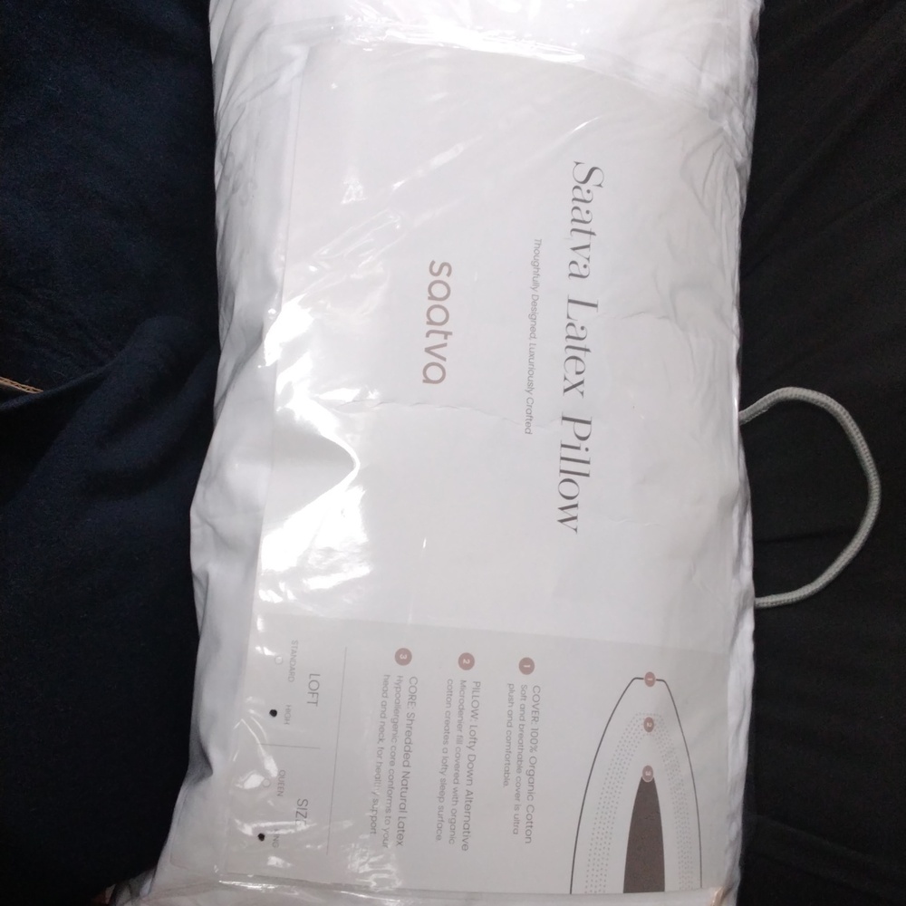 1 Queen Saatva Latex Pillow - Luxurious White Pillow